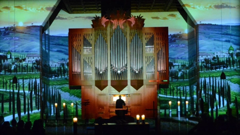 Auch im vergangenen wurde die Sendlinger Orgelnacht durchgeführt. Damals mit einer Installation von Vanessa Hafenbrädl. (Foto: Richard Stry)