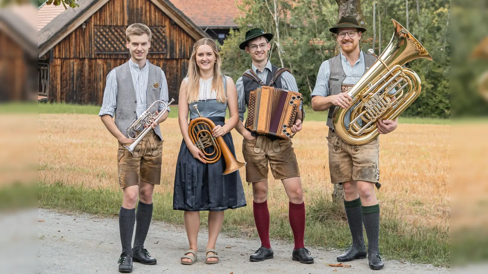 Quetschnblech spielt mittags im Schlosshof auf. (Foto: Laura Kaschel)