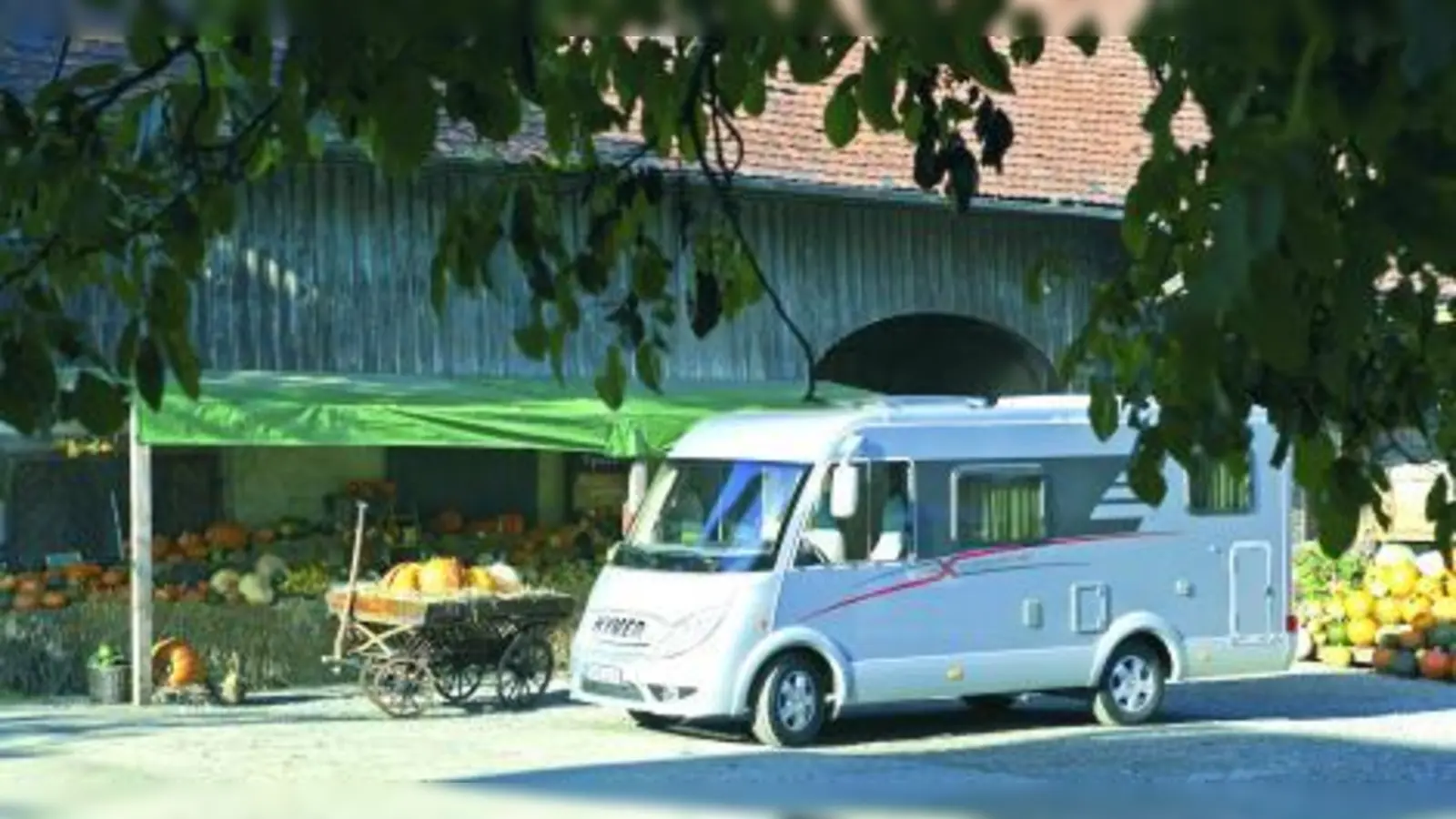 Egal ob Wohnmobil, Campingwagen oder Caravan, die Urlaubsfahrzeuge sind wesentlich größer und haben ein völlig anderes Fahrverhalten als der vertraute Pkw. (Foto: Hymer)