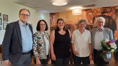 Der scheidende 1. Vorsitzende Rudi Braunegger, seine Nachfolgerin Susanne Gerber, Eva Trossen (2. Vorsitzende), Gisela Lingenhöl (Schriftführerin) und Kassier Franz Böhm (von links). (Foto: CGUG)