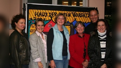 Die Gründungsmitglieder des Fördervereins der Camerloher Grundschule in München-Laim e.V. haben sich viel vorgenommen: (v.l.) Maria Huber, Marion Kleditzsch, Ursula  Schramm, Ilse Schneller, Dominikus Schweighart und Ramona Pölzl-Rosenhammer. (Foto: tg)