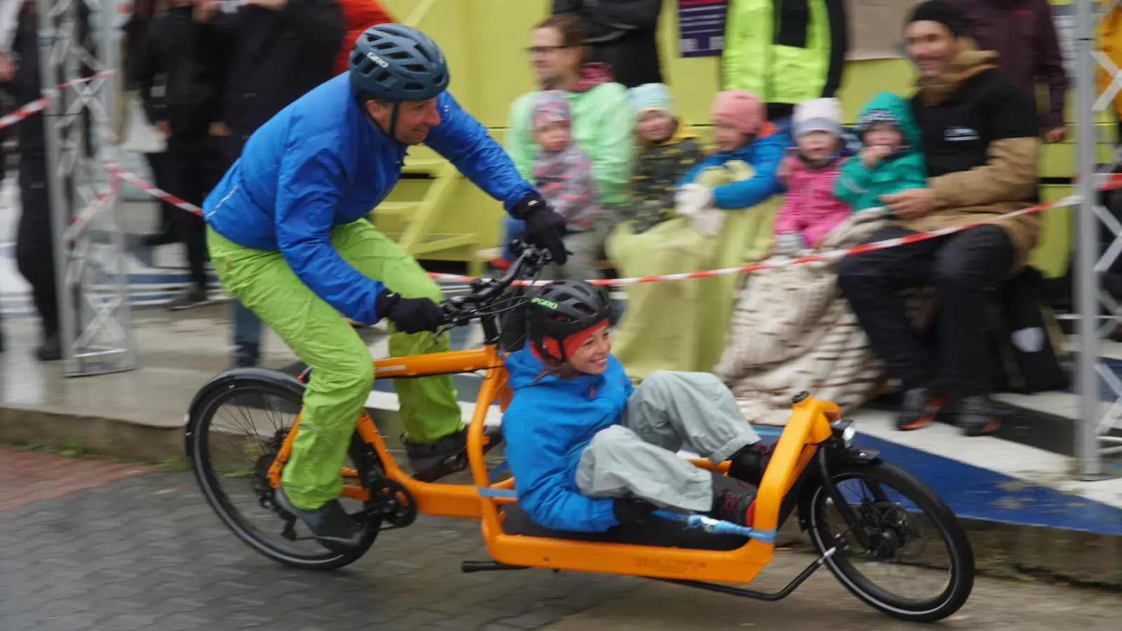 Möglichst schnell von A nach B: Das ist die Aufgabe beim Lastenradrennen. (Foto: Caro Lorent)
