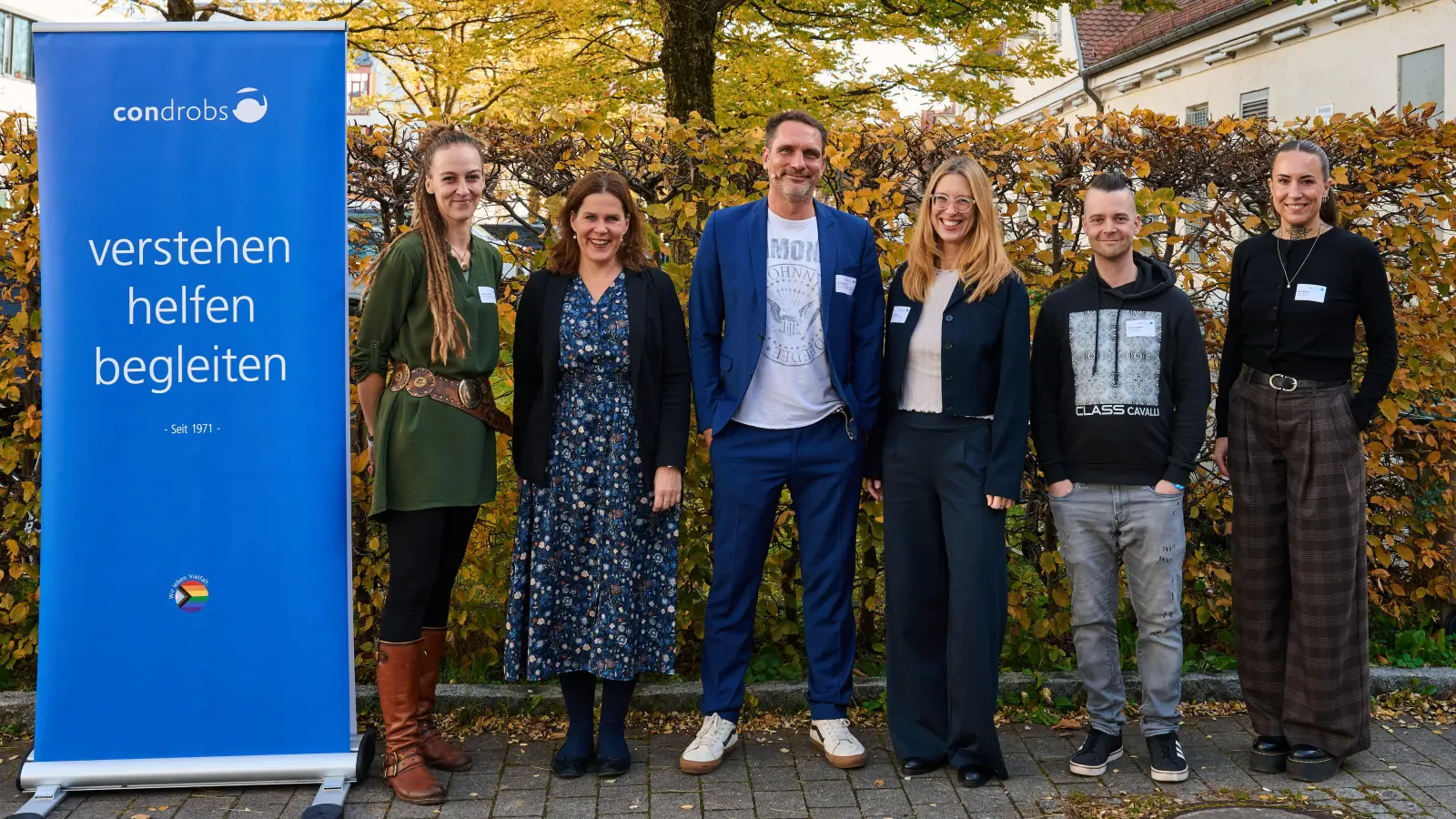 Freuen sich über „90 Jahre drauf &amp; dran”: Vanessa Cramer, Verena Dietl, Olaf Ostermann, Katrin Bahr, Patrick Jantscher, Elena Ruggeri (v. l.) (Foto: Florian Freund)