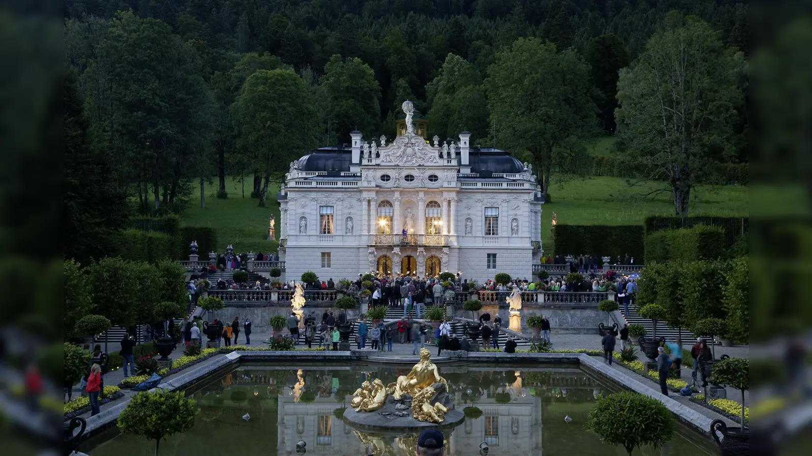 Schloss Linderhof lädt wieder zur beliebten König-Ludwig-Nacht zur Feier des 174. Geburtstages König Ludwigs II. von Bayern am 25. August ein. (Foto: VeA)