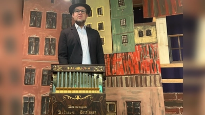 Nur der böse Leierkastenmann Brundibár tritt als Erwachsener auf. (Foto: Pfarrverband Moosach-Olympiadorf)