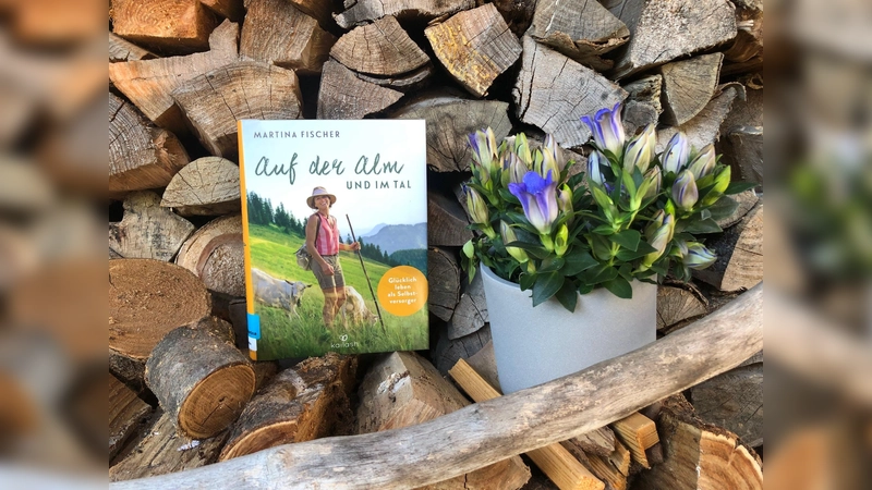 Martina Fischer liest in der Gemeindebücherei Aschheim aus ihrem neuen Buch „Auf der Alm und im Tal“. (Foto: VA)
