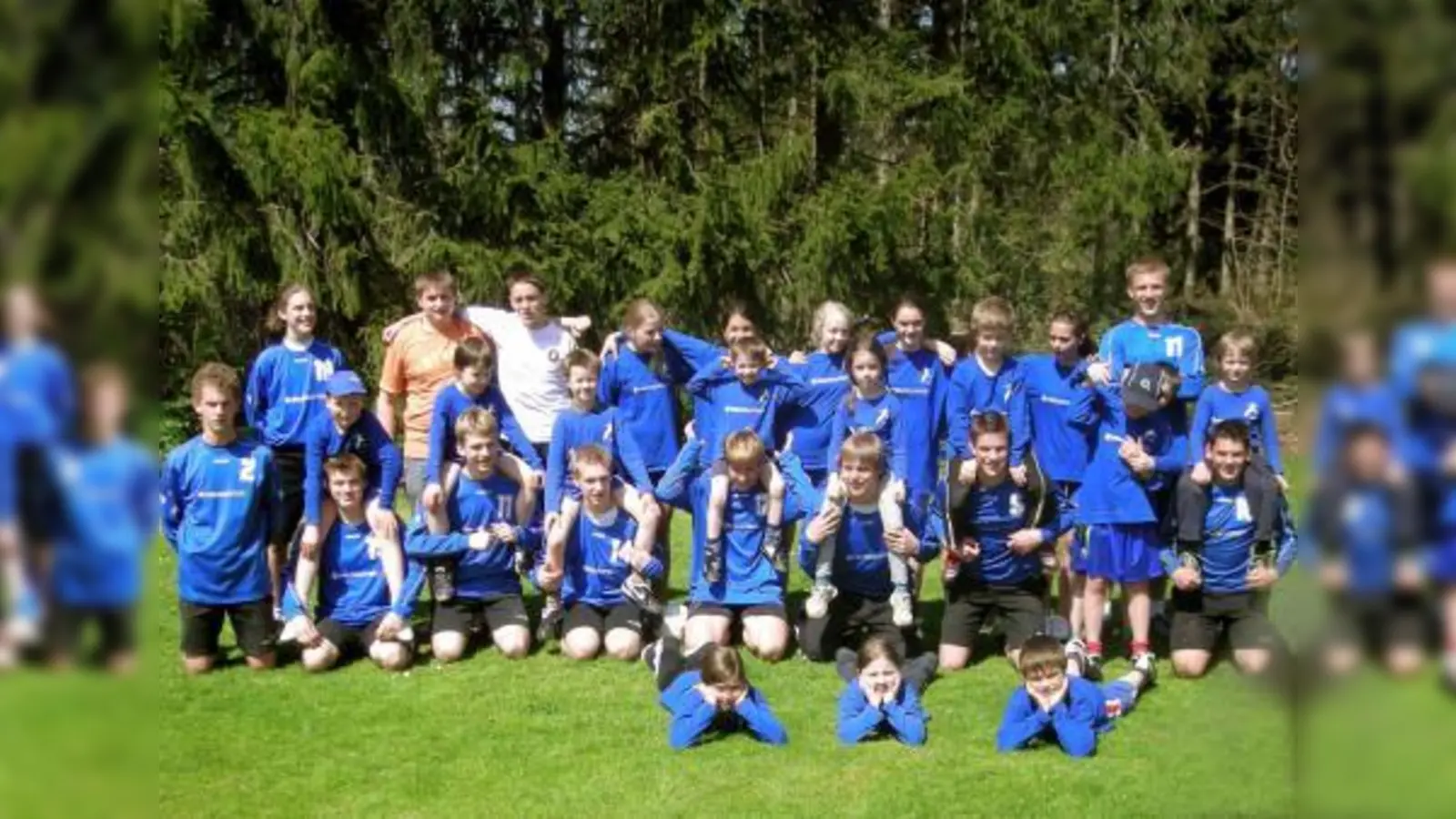 Sie spielen nicht nur erfolgreich, sondern haben auch noch viel Spaß mit ihrem Sport und ihren Mannschaften – die Kinder und Jugendlichen der TSV-Faustballabteilung. (Foto: pi)