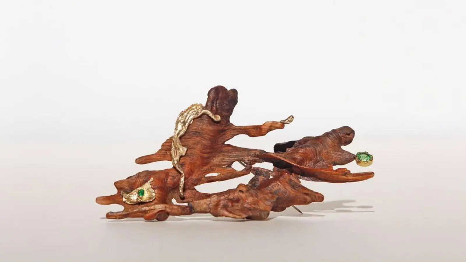 Robert Schmidt-Thomè kombiniert in seinen Werken Holz mit Edelmetallen und verschiedenen Steinen. (Foto: Robert Schmidt-Thomè)