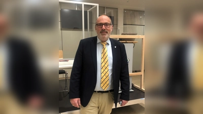 Bürgermeister Dr. Stefan Straßmair freut sich, dass die Befragung unter den Hohenbrunner Geschäftsleuten so positiv ausgefallen ist.  (Foto: hw)