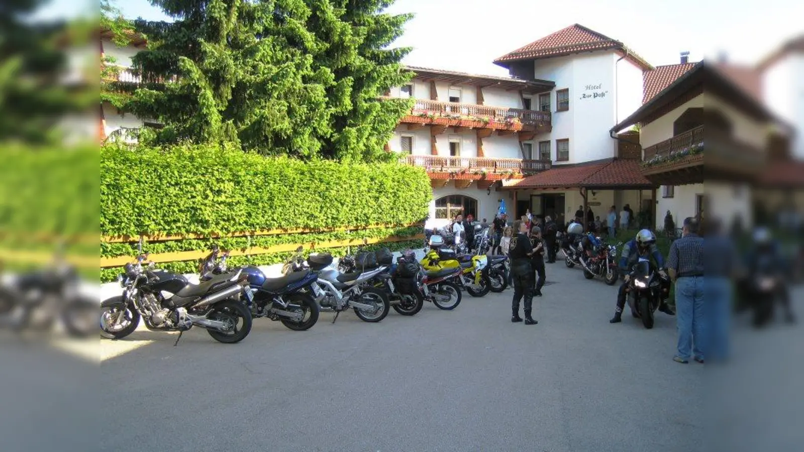 Ein beliebtes Ziel in der Bikerszene – das Bikeotel „Zur Post“ in Büchlberg im Bayerischen Wald. (Foto: Foto: Max Rehberger)