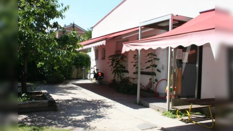 In die Saherrstraße 60 wird zum Schuljahresbeginn eine neue Hortgruppe für Kinder der Grundschule an der Camerloherstraße eröffnet werden. (Foto: tg)