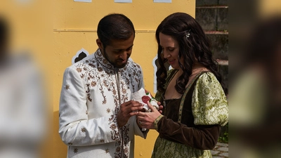 Othello erzählt die Geschichte eines Feldherren, der aus Eifersucht seine Ehefrau Desdemona und daraufhin sich selbst tötet.  (Foto: Ken Lawler / Entity Theatre)