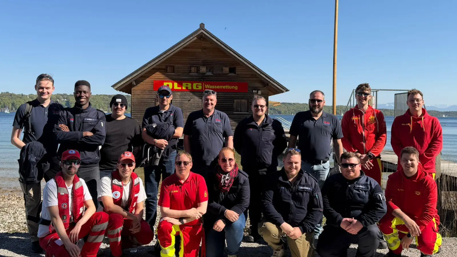 Bei der Fortbildung durfte natürlich auch ein Gruppenfoto aller Teilnehmenden nicht fehlen. (Foto: DLRG Pöcking-Starnberg)