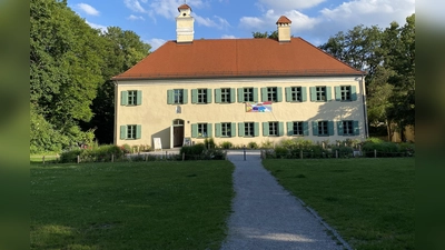 Im Pelkovenschlössl und auf der großen Wiese davor können Bewegungsfreunde jeden Alters am 5. Juli am vielfältigen Sportspielen und Workshops teilnehmen.  (Foto: Isabel Metzger)