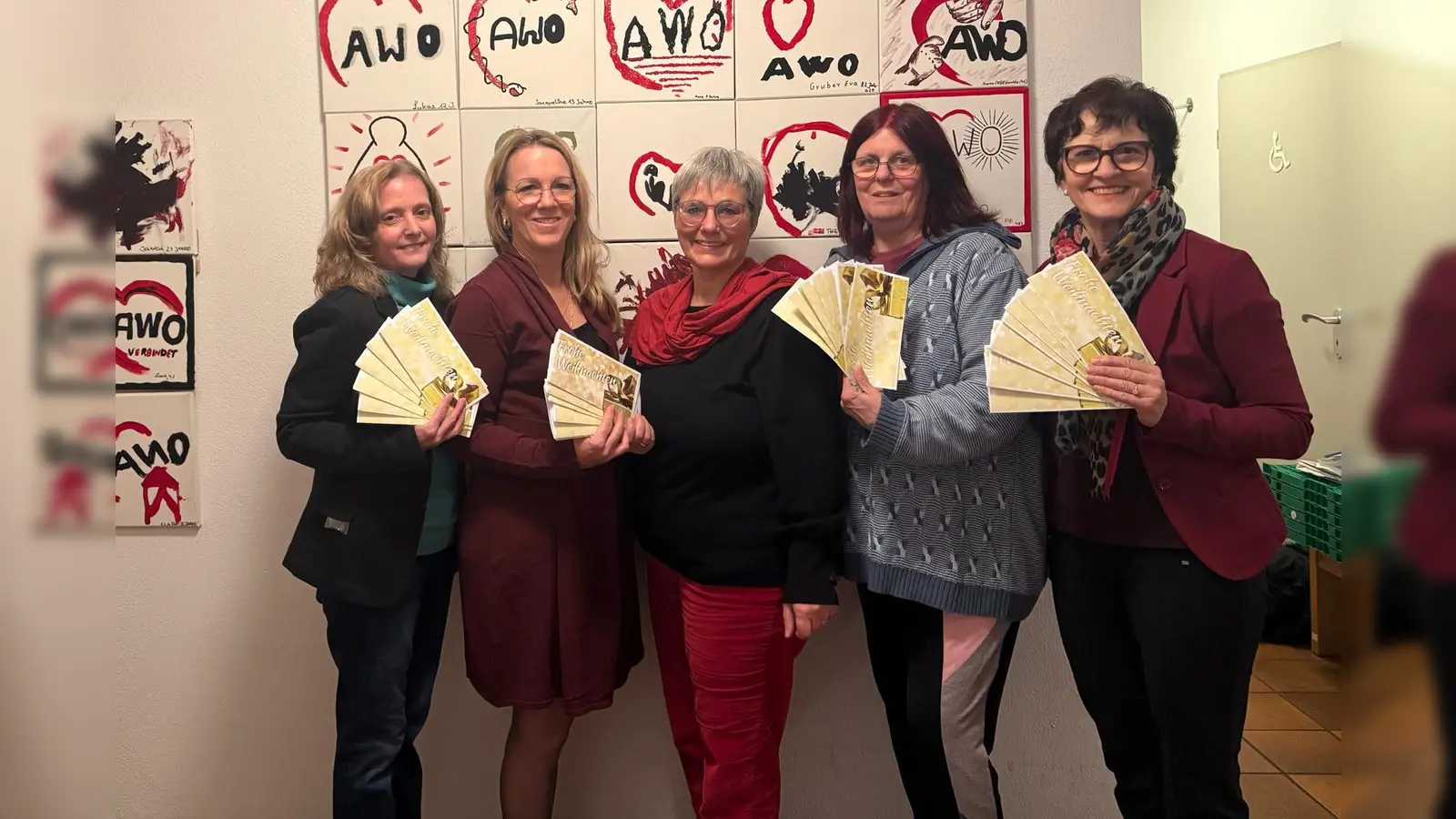 Bei der Übergabe der Spenden: Beate Grimminger, Heidi Müller, Ulrike Bittner, Beate Attenberger und Elfriede Gindert. (Foto: FU Markt Schwaben)