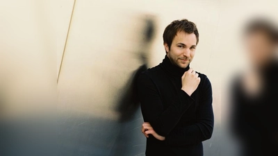 Der Ausnahme-Pianist Herbert Schuch spielt am 6. Juni in Grünwald. Der Kartenvorverkauf beginnt am 23. Mai.  (Foto: Felix Broede)