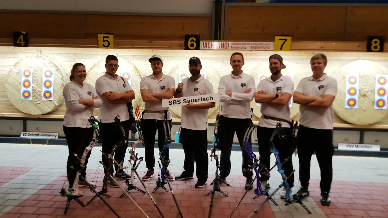 S. Englberger, M. Wöllinger, S. Steinbichler, T. Hofmann, M. Förster, C. Kapp und F. Unterholzner von den Sauerlacher Bogenschützen. (Foto: VA)