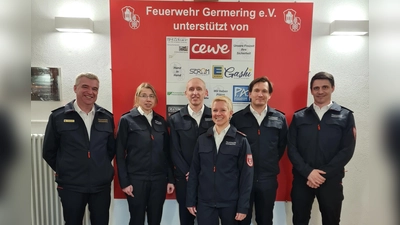 Im Amt bestätigt: Kommandant Thomas Mayrhofer, Kassiererin Susanne Mayrhofer, Vorstand Stefan Heyne, 2. Vorständin Julia Lichti, Schriftführer Matthias Anders, stv. Kommandant Ludwig Deimel (v. l.). (Foto: FFW Germering)