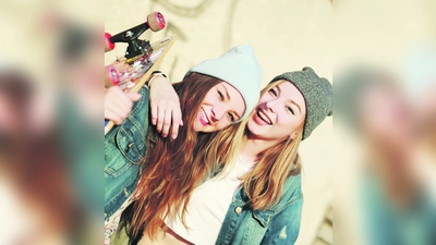 Viele Tipps rund um die Ausbildung gibt es in unserem neuen 12job-Magazin. (Foto: Adobe / Olena Zaskochenko)