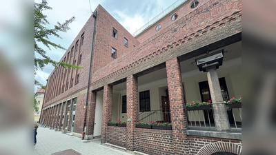 Das Ledigenheim in der Bergmannstraße: In den Jahren 1926 und 1927 wurde der markante Backsteinbau des Architekten Theodor Fischer errichtet, heute ist es das einzige noch bestehende Ledigenheim in Europa. (Foto: Deutsche Stiftung Denkmalschutz / Siebert)