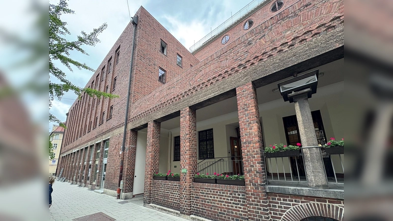 Das Ledigenheim in der Bergmannstraße: In den Jahren 1926 und 1927 wurde der markante Backsteinbau des Architekten Theodor Fischer errichtet, heute ist es das einzige noch bestehende Ledigenheim in Europa. (Foto: Deutsche Stiftung Denkmalschutz / Siebert)