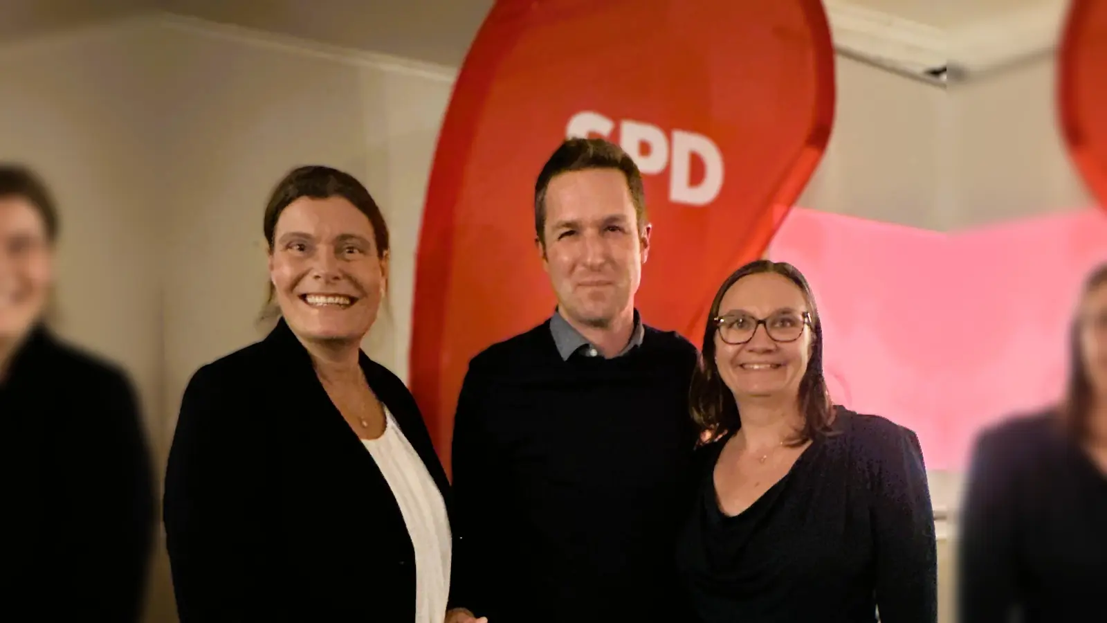 Gratulieren Mindy Konwitschny zur einstimmigen Nominierung, Florian Schardt und Anna Huber. (Foto: Britta Werhahn)