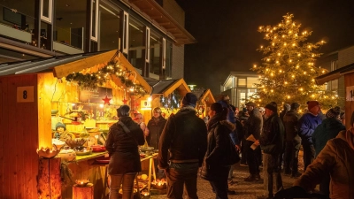 Weihnachtliche Stimmung am Weihnachtsmarkt in Lengdorf. (Foto: Eder)