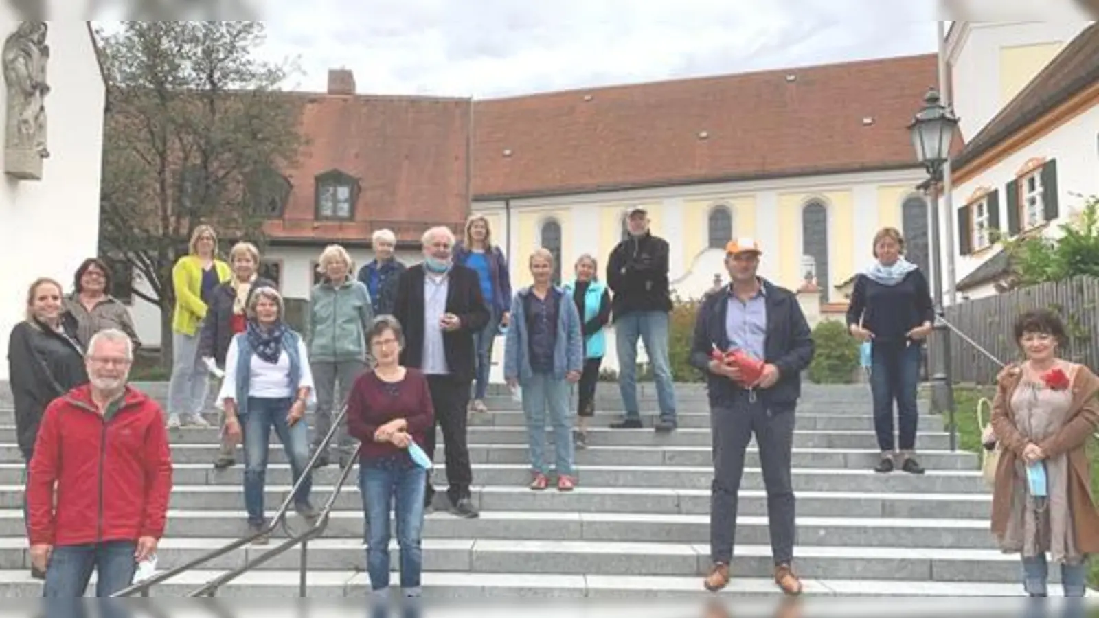Ein schöne Tradition: Vor kurzem hat Bürgermeister Christian Bauer ganz offiziell die Schirmherrschaft der Grafinger Tafel übernommen.  (Foto: Privat)