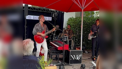 Zu einem sommerlichen Konzert mit Musebirds Collective lud die Nachbarschaftshilfe ein. (Foto: Trommen)