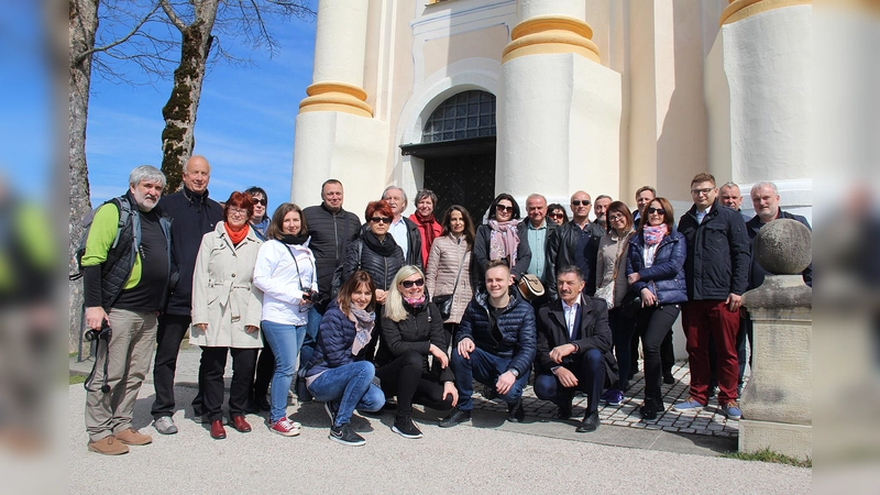 Zu Gast im Landkreis München war eine Delegation aus dem Partnerlandkreis Wieliczka, hier vor der Wieskirche in Steingaden (Kreis Weilheim-Schongau). (Foto: LRA München)