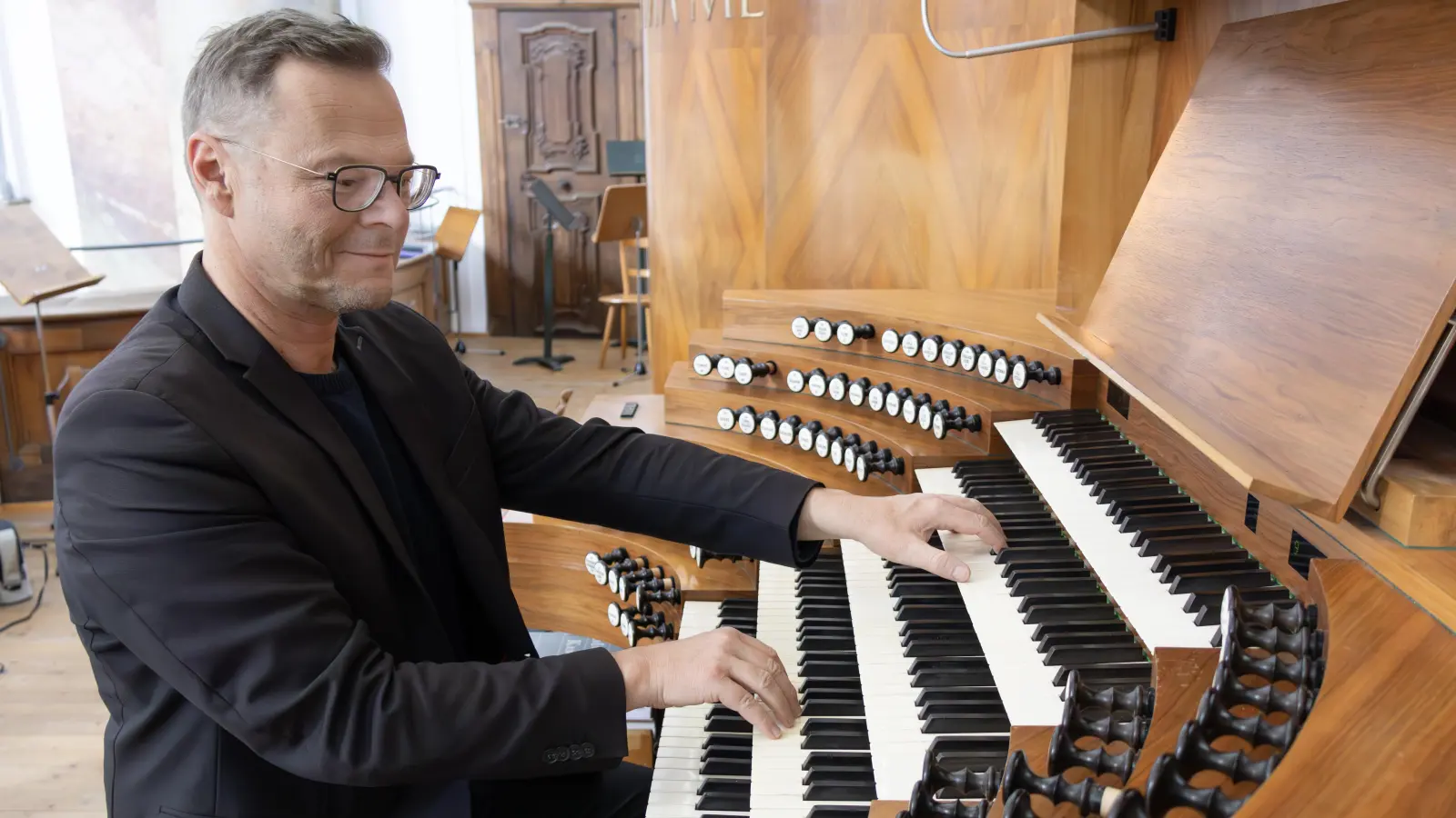 Christoph Hauser erhält in der Presse weltweit höchstes Lob für seine mitreißende Art der Interpretationen. Schon als Kleinkind bildete sich bei ihm ein großes Interesse für die Instrumente Klavier und Orgel heraus. Aufgewachsen im bayrischen Allgäu erhielt er den ersten Musikunterricht im Alter von sechs Jahren.  (Foto: Ran Karen)