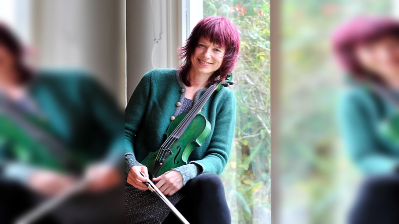  „Wenn die Herzen berührt werden, dann verändert sich die Welt wirklich,“ ist das musikalische Multitalent Monika Drasch überzeugt. (Foto: Nila Thiel)