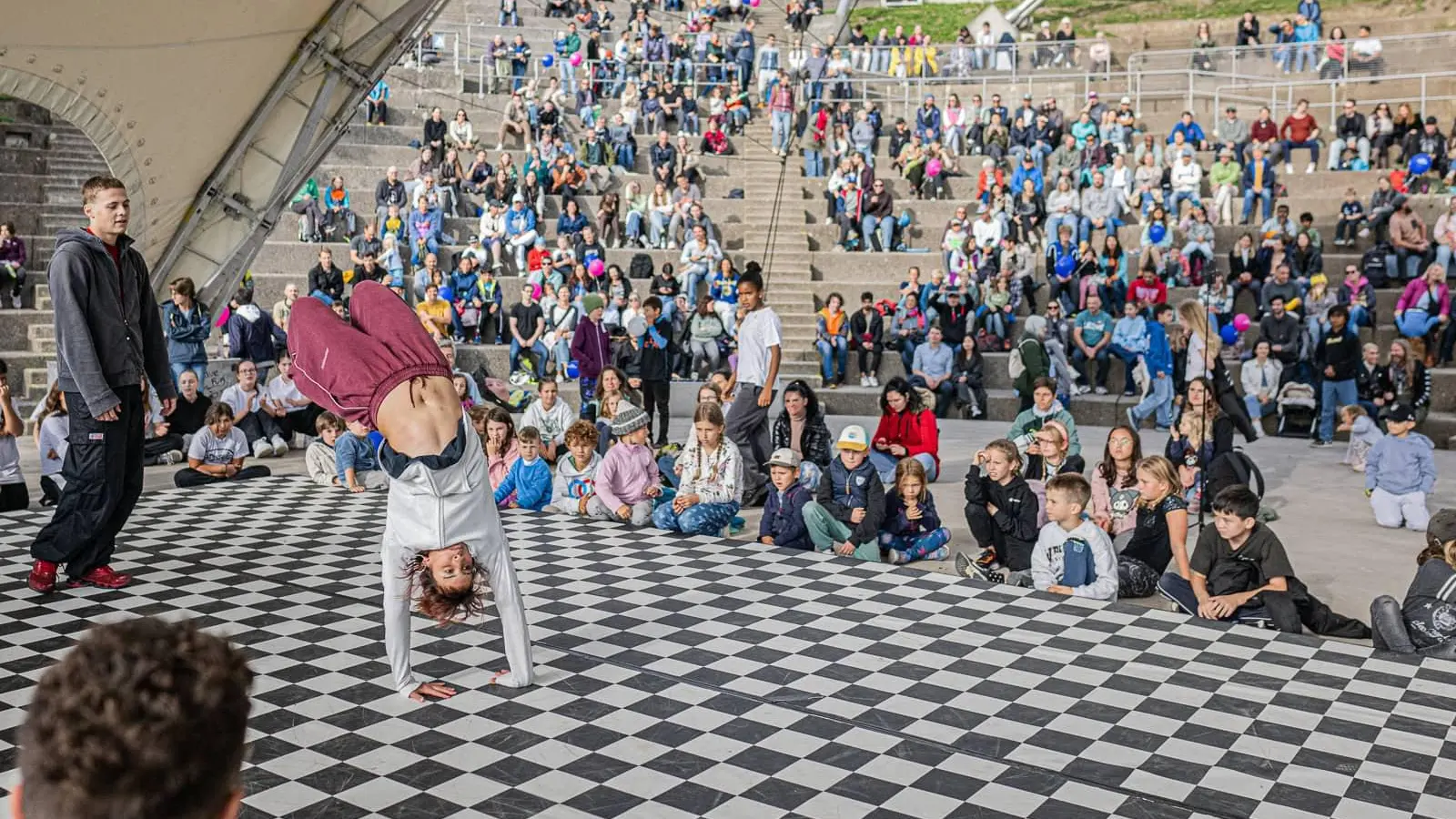 Eine Dance-Battle gibt es beim Outdoorsport-Festival wieder im Theatron. (Foto: Harald Wisthaler)