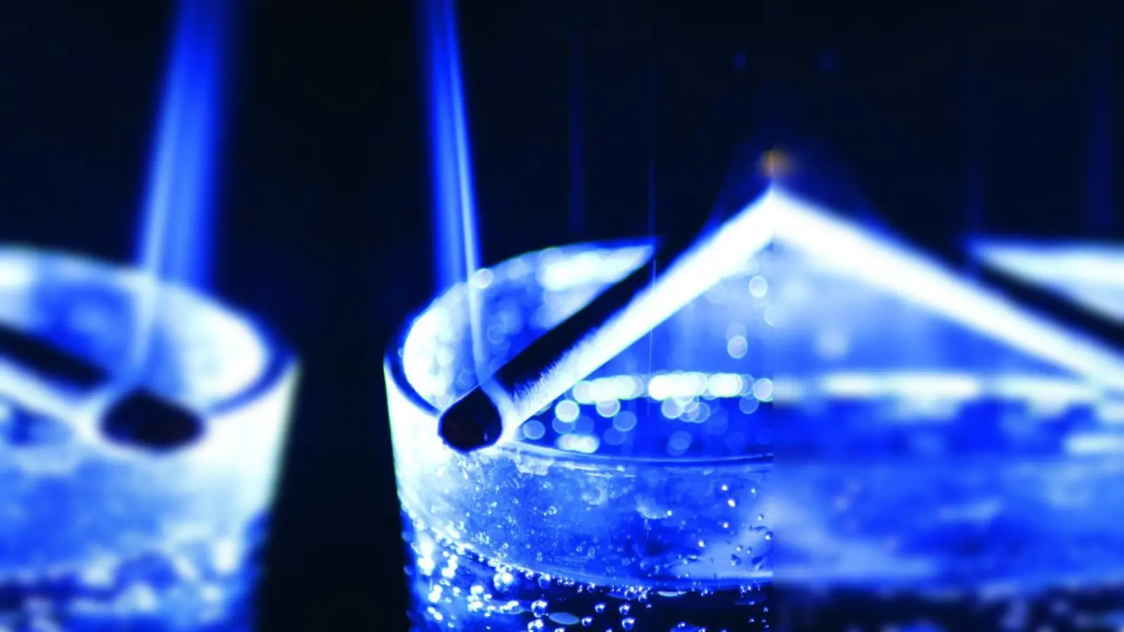 Pro oder Contra blauer Dunst: Sollte es zu einem Volksentscheid kommen, entscheidet beim Nichtraucherschutzgesetz die einfache Mehrheit der Stimmen. (Foto: Pixelio /)