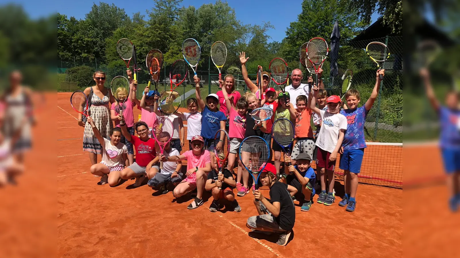 Mit abwechslungsreichen Übungen lernten die neun- bis zehnjährigen Kinder den Umgang mit Schläger und der gelben Filzkugel. (Foto: Marijke Manhold)