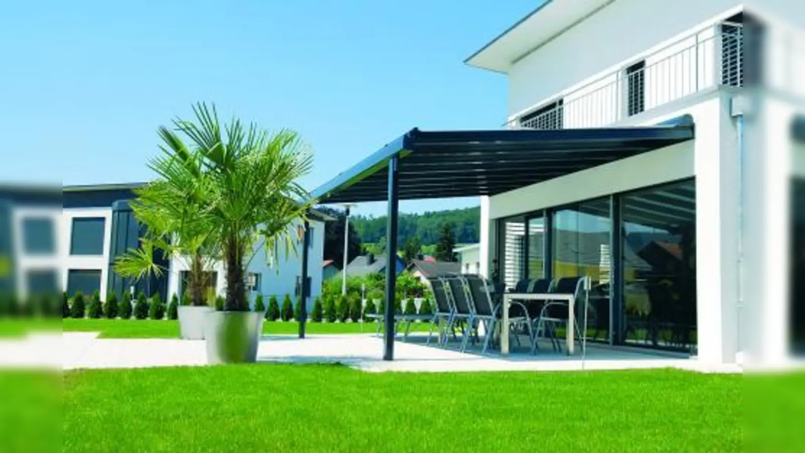 Mit einem Glasdach dauert der Terrassensommer länger. (Foto: djd/Klaiber Sonnen- und Wetter)