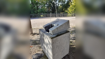 Die sechs „Rednerpulte” im Petuelpark liefern auf Knopfdruck kühles Trinkwasser. Auch sie sind auf der Karte verzeichnet.  (Foto: mha)