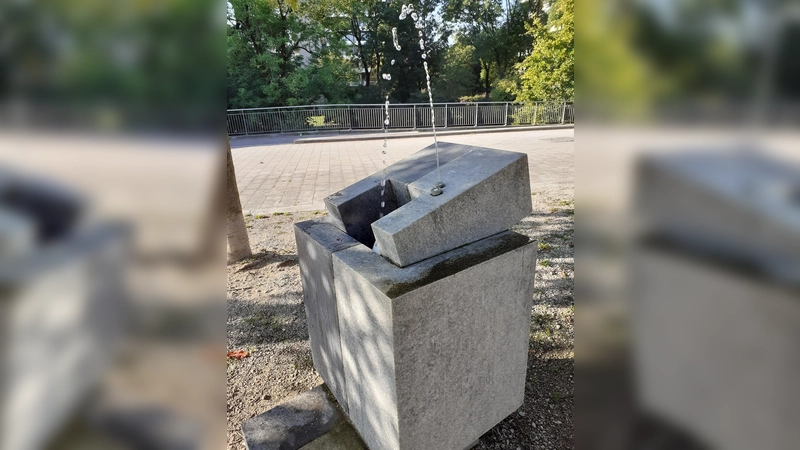 Die sechs „Rednerpulte” im Petuelpark liefern auf Knopfdruck kühles Trinkwasser. Auch sie sind auf der Karte verzeichnet.  (Foto: mha)