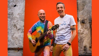 Tom und Heiner singen Lieder für Kinder und Eltern zum Mitsingen und Mittanzen. (Foto: Michael Schinharl)