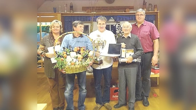 Gabi Brandmeier, Werner Flemisch, Hans Weidenbusch (Platz 1), Gerhard Kupzok (Platz 2) und Michael Brandmeier.	 (Foto: Privat)