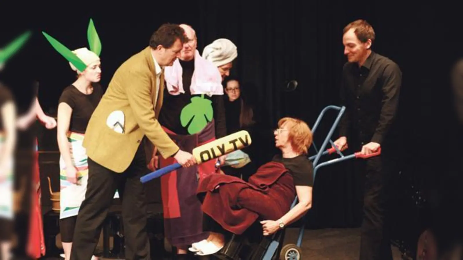 So sieht seriöser Journalismus aus: Oly-TV berichtet live und in Farbe direkt aus der Regierungssauna.	 (Fotos: VA)