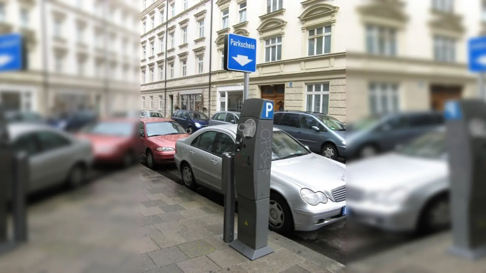 Parkscheinautomaten direkt unter dem Schlafzimmerfenster will in der Ridlerstraße niemand haben. Anwohner fordern ihre Nachtruhe ein. (Foto: Korda)