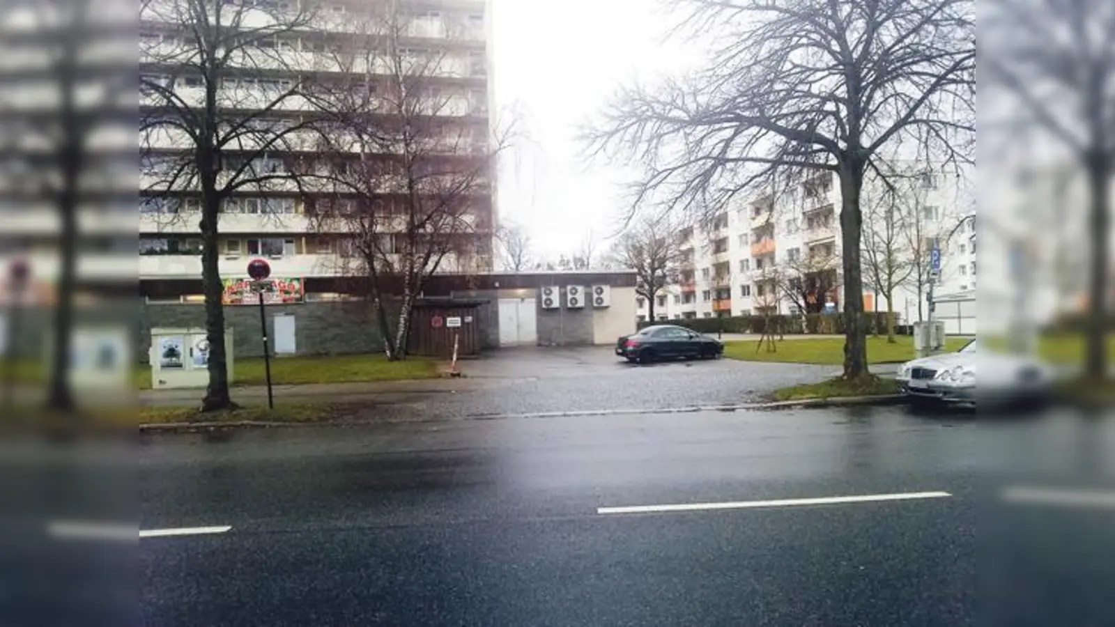 Hier ist das Parken nicht erlaubt. Der Eigentümer dieser Privatfläche setzt sein Recht durch und lässt unberechtigt parkende Fahrzeuge abschleppen.	 (Foto: privat)