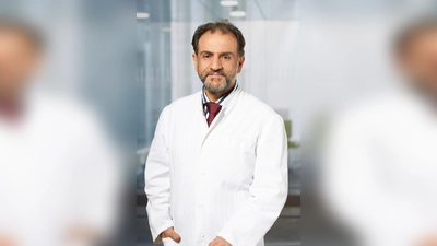 Prof. Dr. Reza Ghotbi ist Ärztlicher Direktor am Helios Klinikum München West und Chefarzt für Gefäßchirurgie an den Münchner Helios Kliniken sowie am Helios Amper-Klinikum Dachau (Foto: Helios/Andreas Koehler)