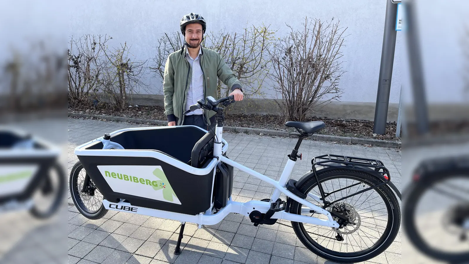 Bürgermeister Thomas Pardeller bei der Eröffnung des gemeindlichen Lastenradangebots. (Foto: Gem. Neubiberg)