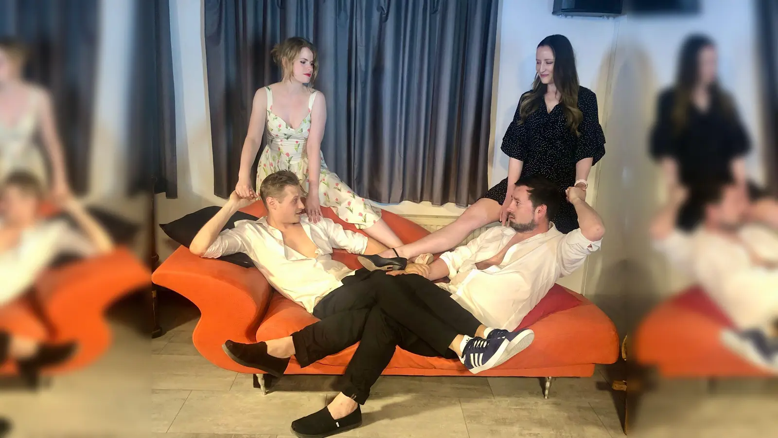 Auf der Suche nach einer Erklärung: v.l. Julian Brodacz, Anna Luna Drexler, Jessica Dauser und Dennis Tscherniak. (Foto: Rossstall-Theater)