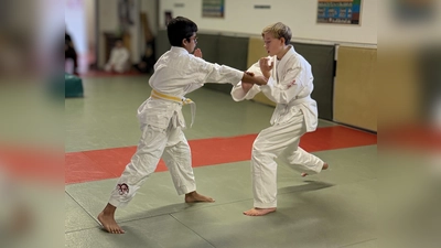 Paul (r.) befreit sich aus dem Griff von Ahaan. (Foto: SCUG)