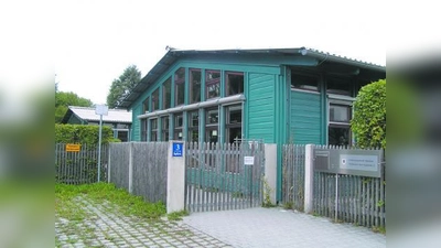 In den Pavillons an der Kupfferstraße ist derzeit der Hort untergebracht. Nach dessen Umzug entstehen dort Klassenräume. (Foto: Archiv)