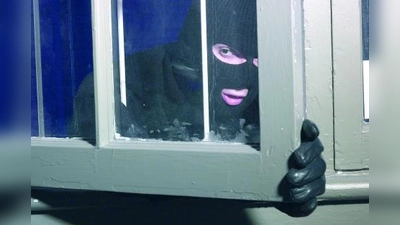 Gekippte Fenster sind für Einbrecher wie eine Einladung. (Foto: photos.com)