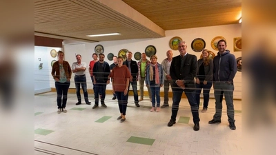 Die neue Vorstandschaft bei der Schützengesellschaft Tell Erling-Andechs e.V.: Die bestehende Vorstandschaft zeigte sich solide und viele Personen der letzten Vorstandschaftsperiode besetzten wieder die verschiedenen Vorstandschaftsämter. (Foto: SG Tell)